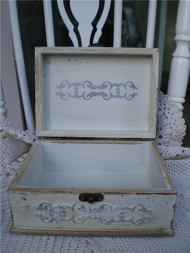 shabby chic skrinja